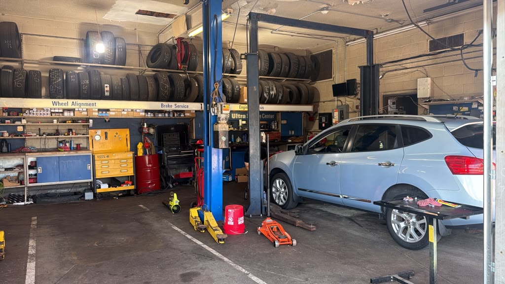 Jul's Auto Repair Shop Interior