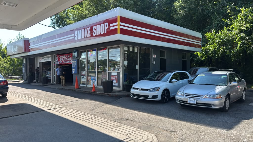 Jul's Auto Repair Storefront